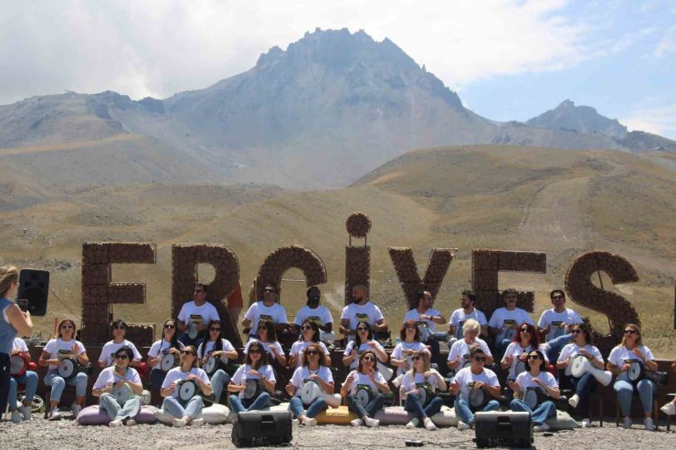 Erciyes’te darbuka şov