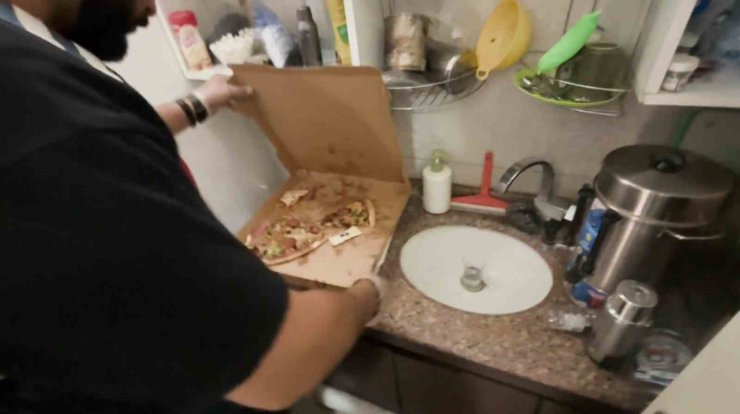 Pizza kutusunun altından uyuşturucu çıktı