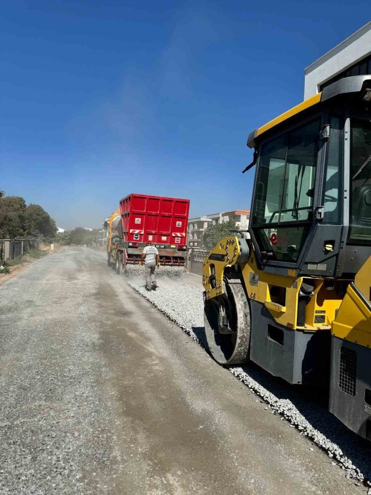 Efeler Belediyesi yol çalışmalarını sürdürüyor