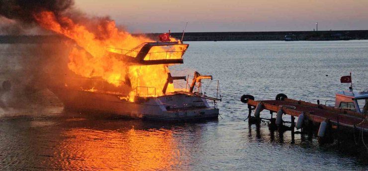 Aile arasındaki alacak kavgası pahalıya patladı: Tekne ve otobüsü kundakladı