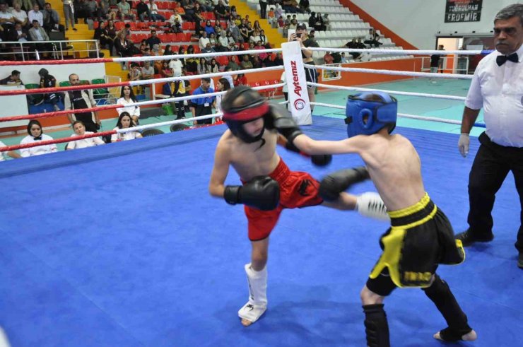 Kars’ta Kick Boks karşılaşmaları nefesleri kesti