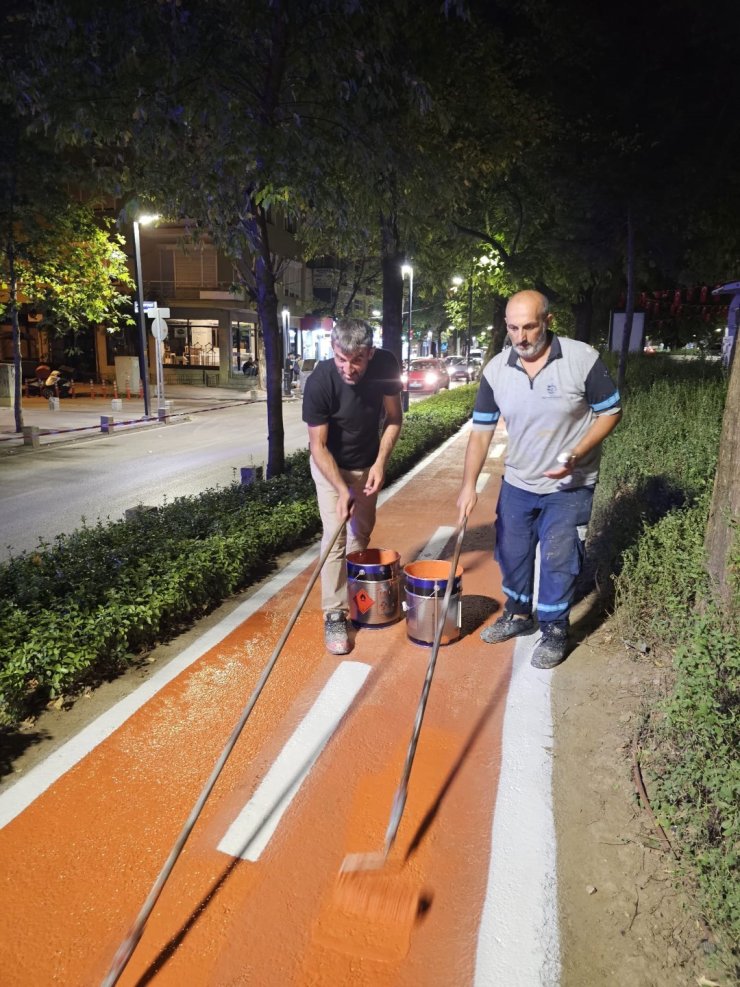 Cumhuriyet Bulvarı’nda bisiklet yolu yenilendi