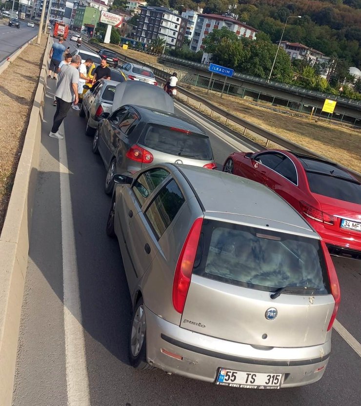 Zincirleme trafik kazasında 5 araç birbirine girdi