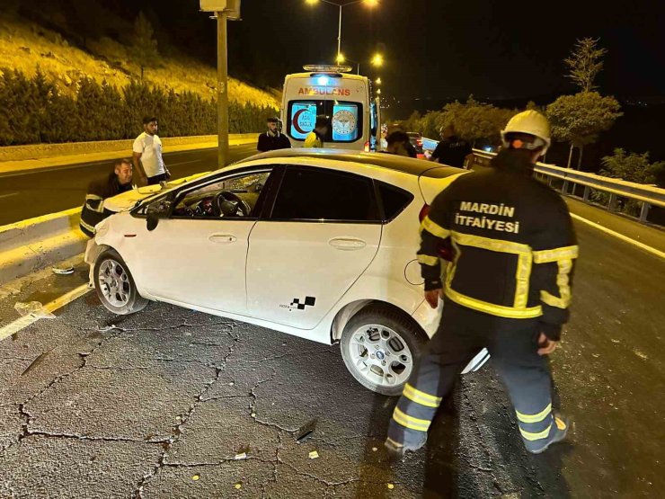 Mardin’de refüje çarpan otomobilde 2 kişi yaralandı