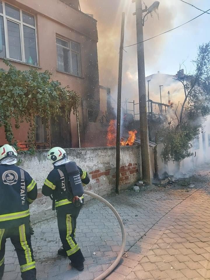 Tek katlı müstakil evde çıkan yangın paniğe neden oldu