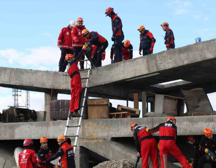 Erzincan’da Bingöl Bölge Düzeyi Deprem Tatbikatının provası yapıldı