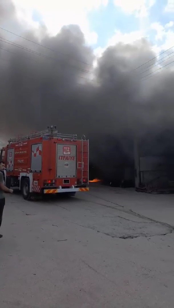 Kütahya Yeni Sanayi sitesinde korkutan yangın