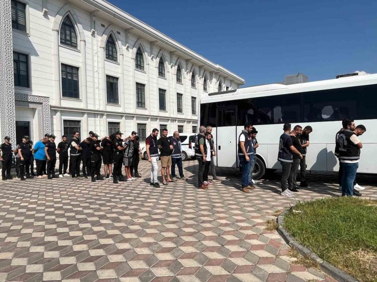 4 iş yerini kurşunlayıp bir gencin ölümüne sebep olan 12 şüpheli yakalandı