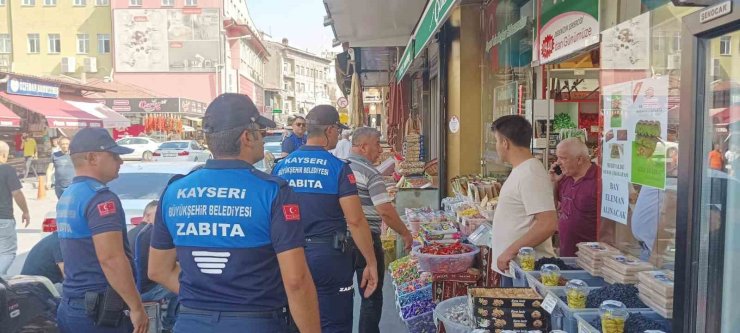 Zabıta ekiplerinden kaldırım ve yol işgallerine denetim