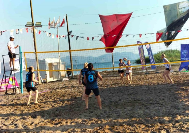 Köyceğiz’de 3. Zafer Kupası Plaj Voleybolu Turnuvası sürüyor