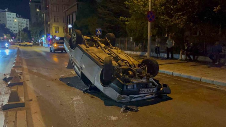 Virajda takla atan otomobildeki çift yaralandı