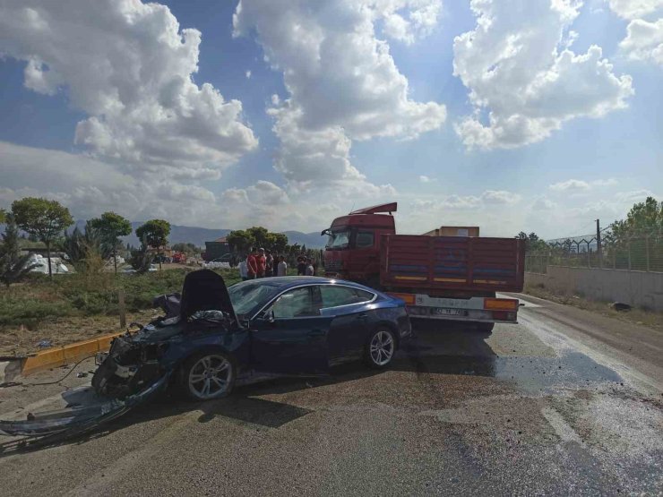 Konya’da otomobil ile tır çarpıştı: 2 yaralı