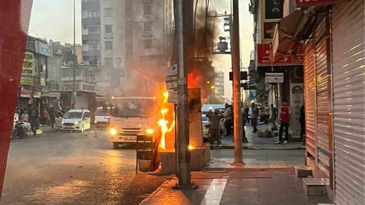 Kızıltepe’de elektrik panosu alevlere teslim oldu