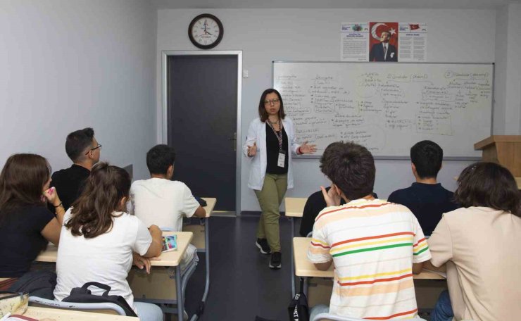 Mersin’deki kurs merkezlerinde ders zili çaldı