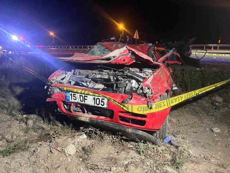 Burdur’da feci kaza: 2 ölü, 3 yaralı