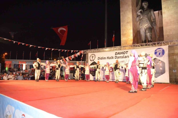 Didim’de halk dansları festivali