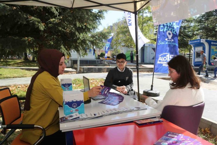 Büyükşehir’den yeni üniversite öğrencilerine rehberlik ve danışma hizmeti