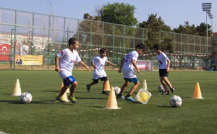 Futbol kursları yaz döneminde çocukların gözdesi oldu