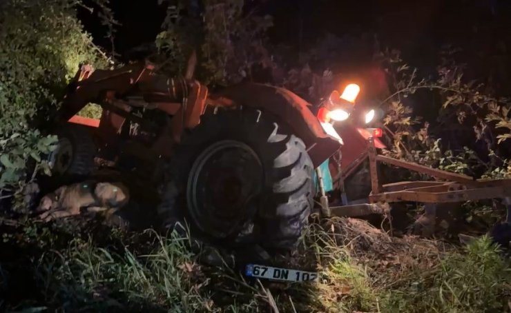 Zonguldak-Bartın kara yolunda otomobil ve traktör çarpıştı