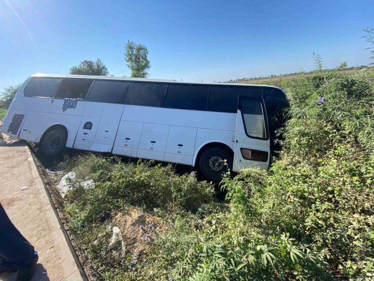 Otel servisi şarampole uçtu: 7 yaralı