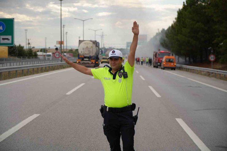 İstanbul-Edirne Otoyolu’nda yangın: Trafik tek şeritten sağlandı