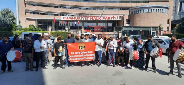 CHP Genel Merkezi önünde davullu, zurnalı eylem