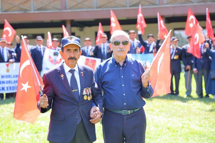 Kıbrıs gazileri Başkonuş Yaylası’nda stres attı