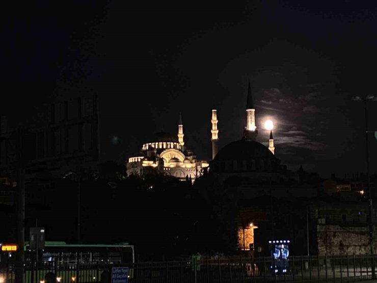 İstanbul ‘da "Süper Kanlı Ay Tutulması"