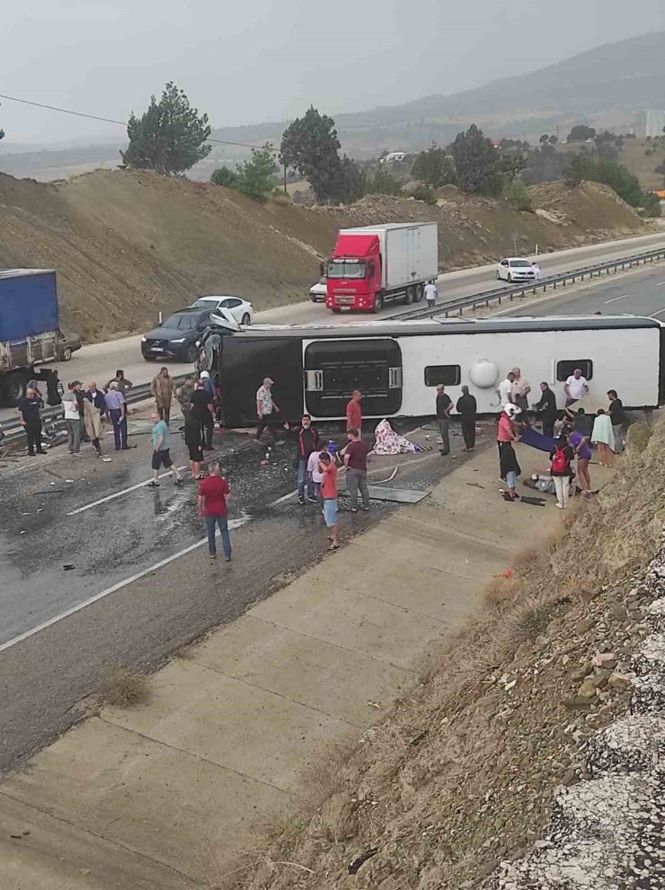 Antalya’da yolcu otobüsü devrildi: 10 yaralı