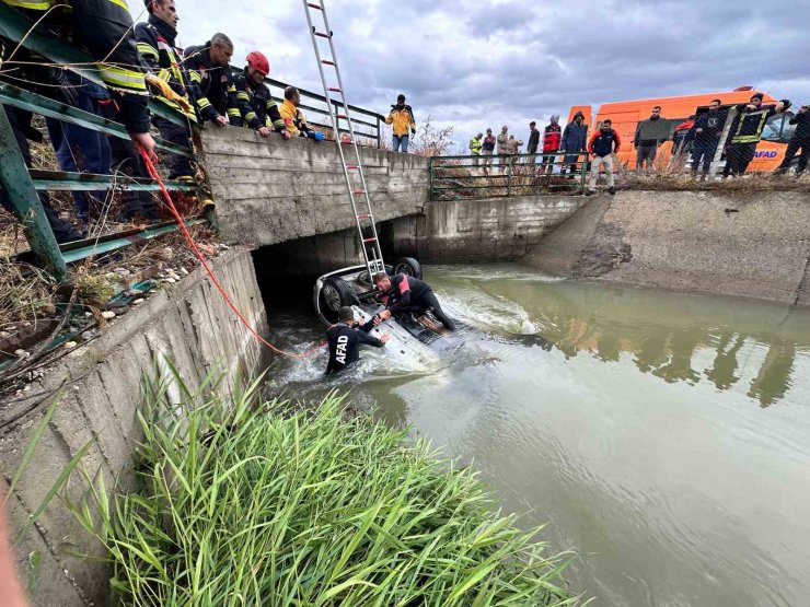 Erzurum’da otomobil su kanalına uçtu: 2 ölü, 1 yaralı