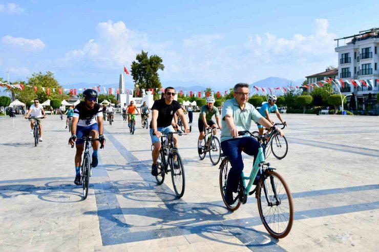 Fethiye’de temiz hava ve sağlıklı yaşam için pedalladılar