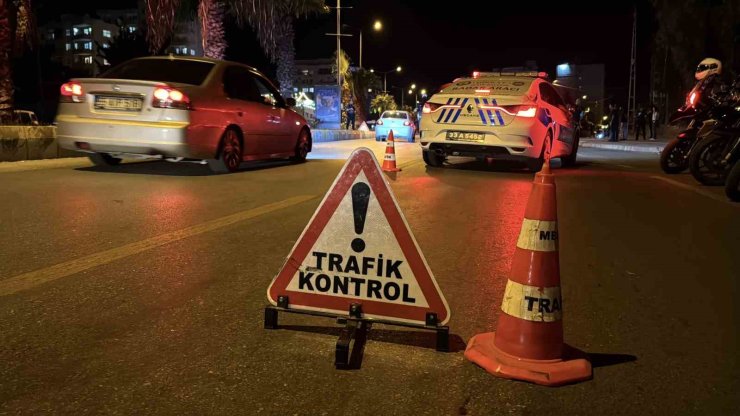 Mersin’de motosiklet sürücülerine yönelik ’şok uygulama’