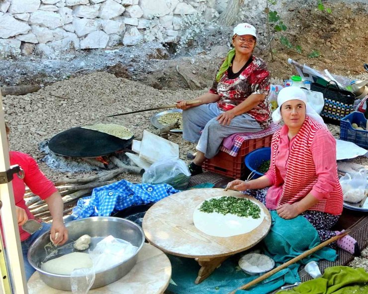 Göktepe Festivali’nde mahalle halkı el emeklerini sergiledi