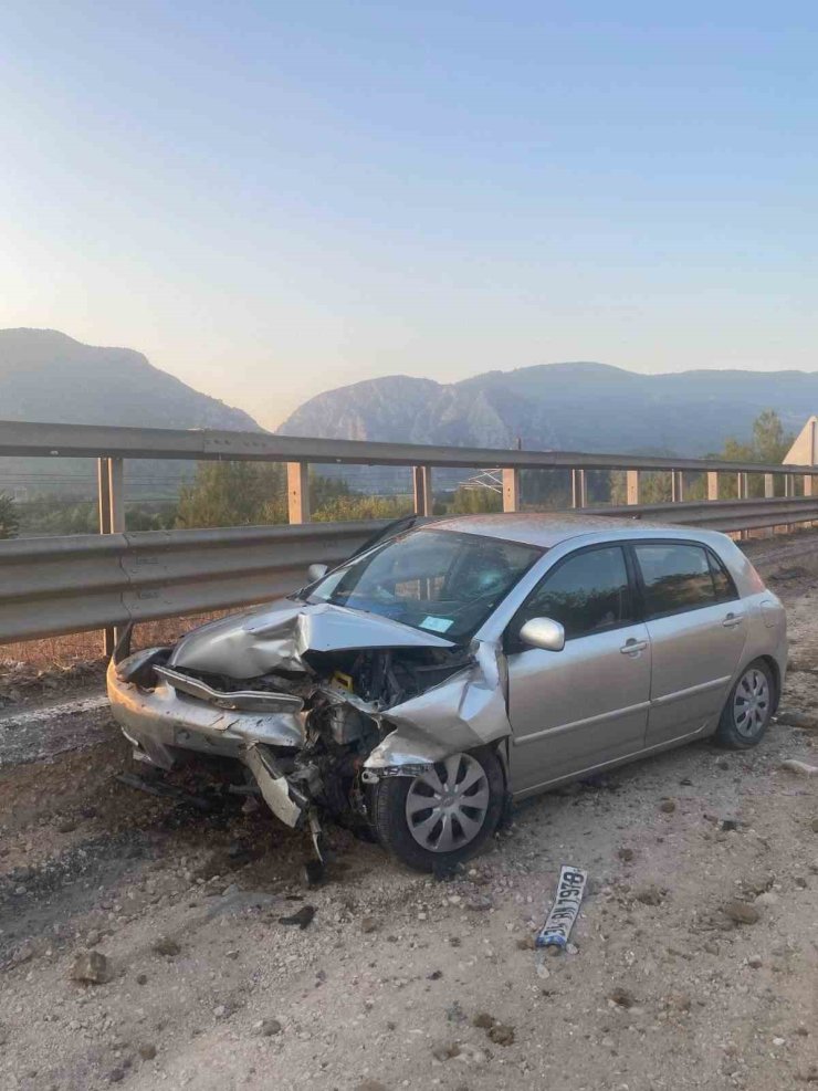 Yol çalışma alanına giren otomobil kaza yaptı: 2 yaralı