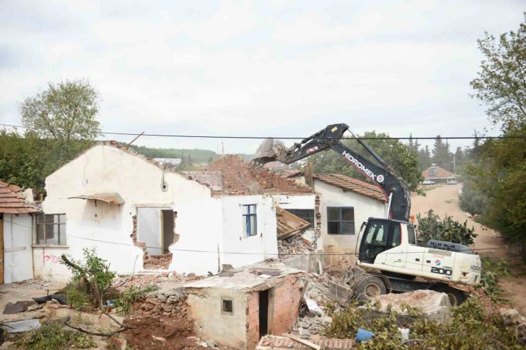 Kepez Belediyesi sel baskınını önlemek amacıyla çalışmalar gerçekleştirdi