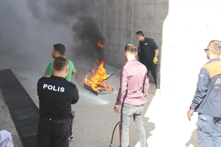 AFAD’dan polis ekiplerine uygulamalı yangın eğitimi