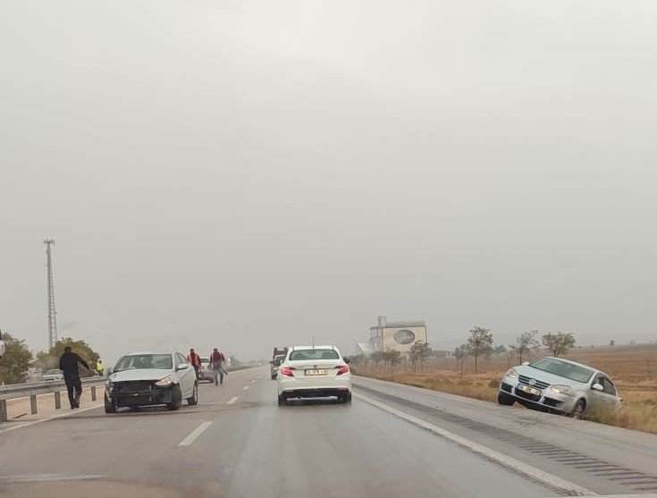 Konya’da toz fırtınasında zincirleme kaza: 6 yaralı