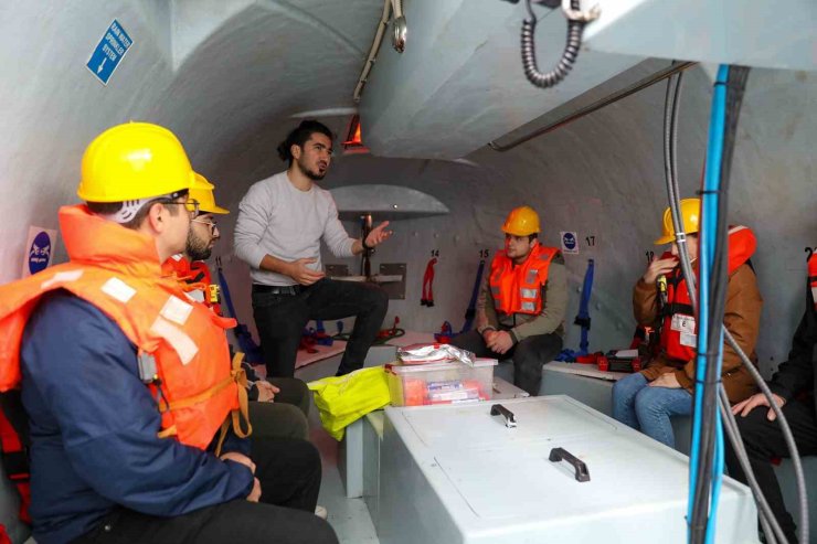 Denizci akademisyenler vardiya zabitleri yetiştiriyor