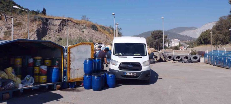 Söke Belediyesi’nin topladığı atık yağlar suların kirlenmesini önlüyor