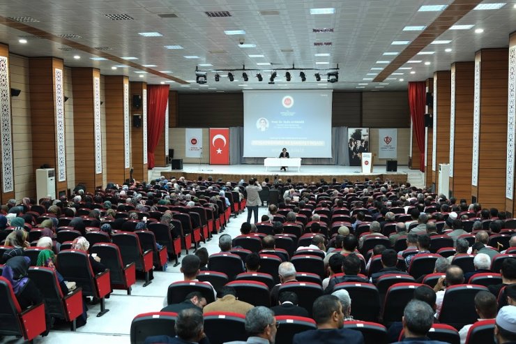 Erzincan’da “Peygamberimiz ve Şahsiyet İnşası” konulu konferans düzenlendi