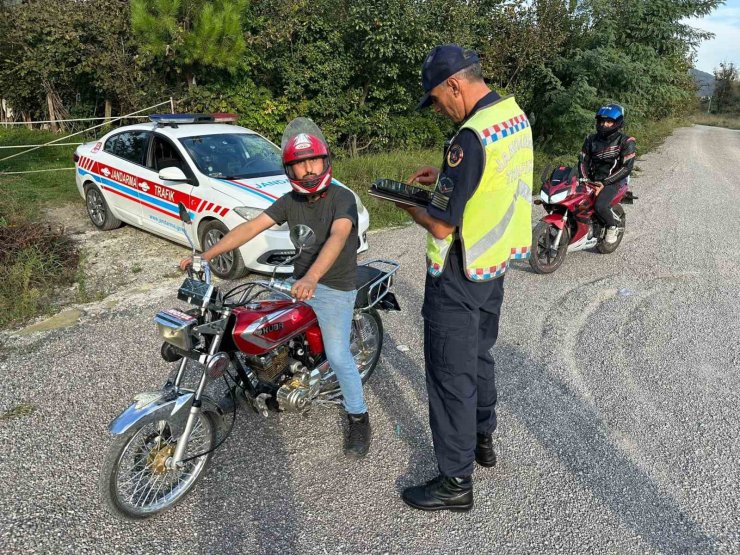 Alaplı’da motosiklet denetimleri aralıksız sürüyor