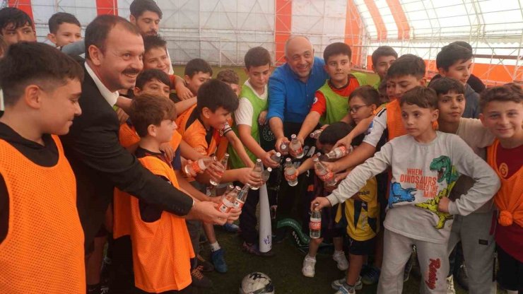 Afyonkarahisar’da gençler ‘Gazozuna Maç’ ile sporun tadını çıkardı