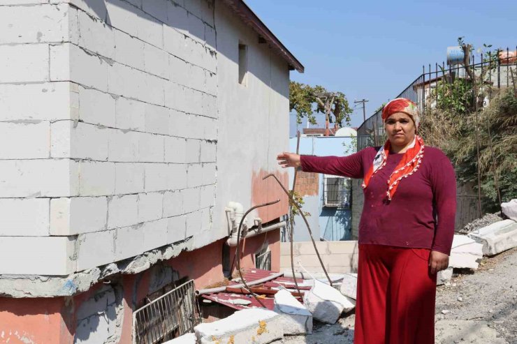 Çöp kamyonunun zarar verdiği evi ev sahibi kendi imkanıyla yaptırmış