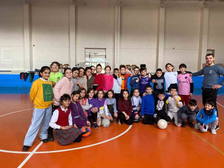 Gediz’de okullarda spor tanıtımı ile gençler spora kazandırılıyor