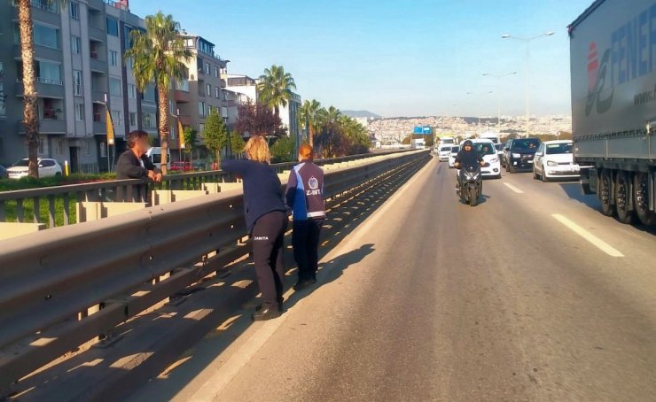 Viyadükteki intihar girişimini zabıta önledi