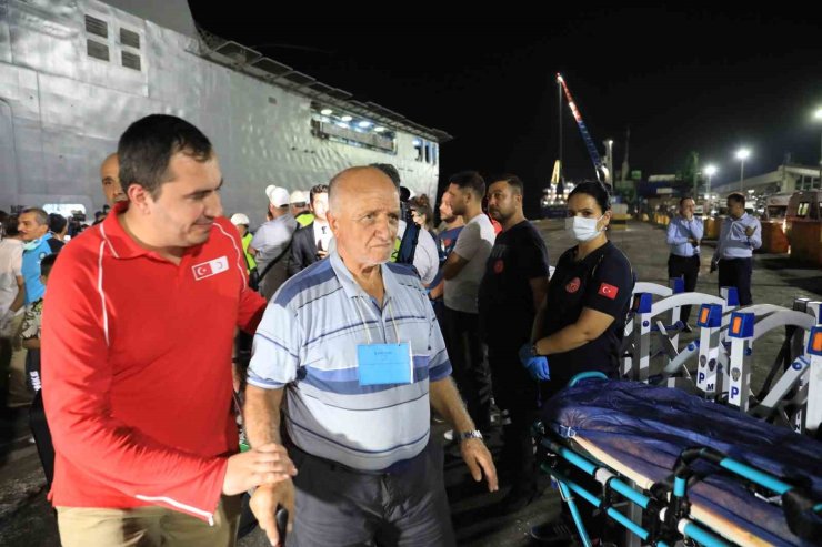 Türk Kızılay’dan Lübnan’dan tahliye edilenlere sıcak yemek