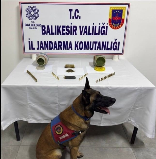 Balıkesir İl Jandarma Komutanlığı’ndan uyuşturucu operasyonu: 4 şüpheli gözaltına alındı