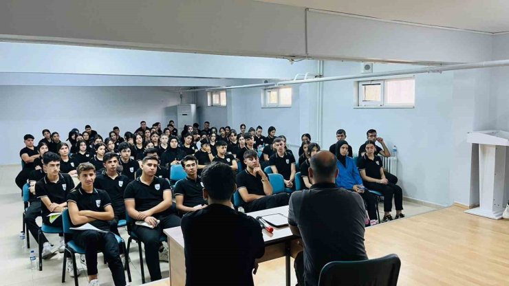 Cizre’de öğrencilere motivasyon semineri verildi