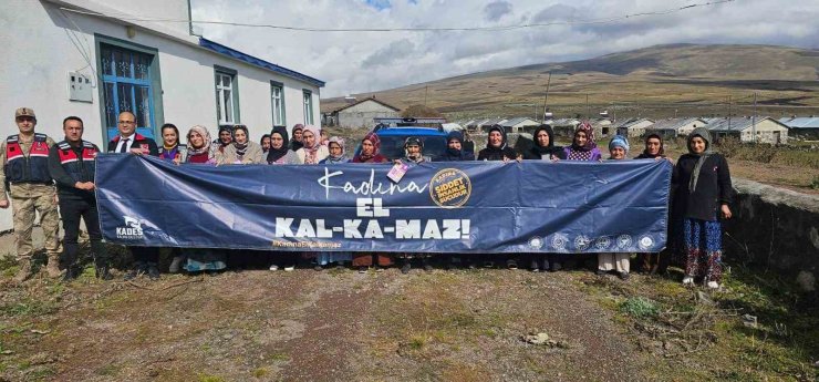 Kars’ta jandarma, erken yaştı zorla evlilikle ilgili bilgilendirme yapıyor