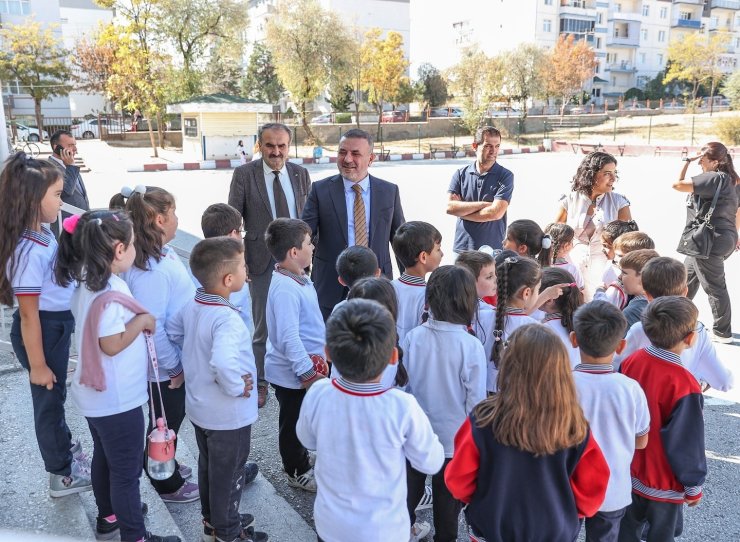 Başkan Ercan öğrencileri yalnız bırakmıyor